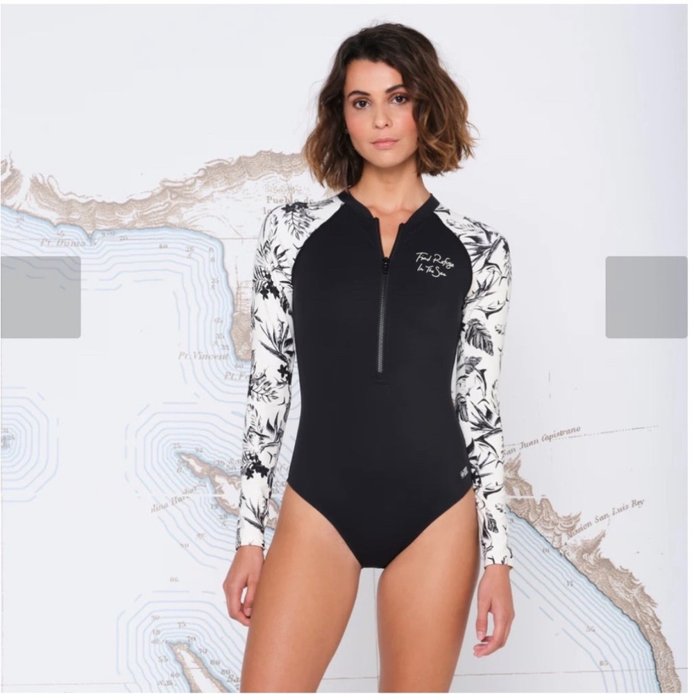 NWOT Salty Crew Womens Swimsuit Static One Piece Long Sleeve Rashguard